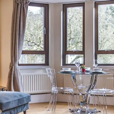 Hidden Gem With Windsor Castle Views & Parking Apartment Exterior photo