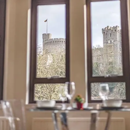 Hidden Gem With Windsor Castle Views & Parking Apartment Exterior photo