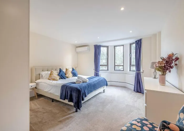 Hidden Gem With Windsor Castle Views & Parking
