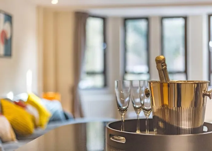 Hidden Gem With Windsor Castle Views & Parking