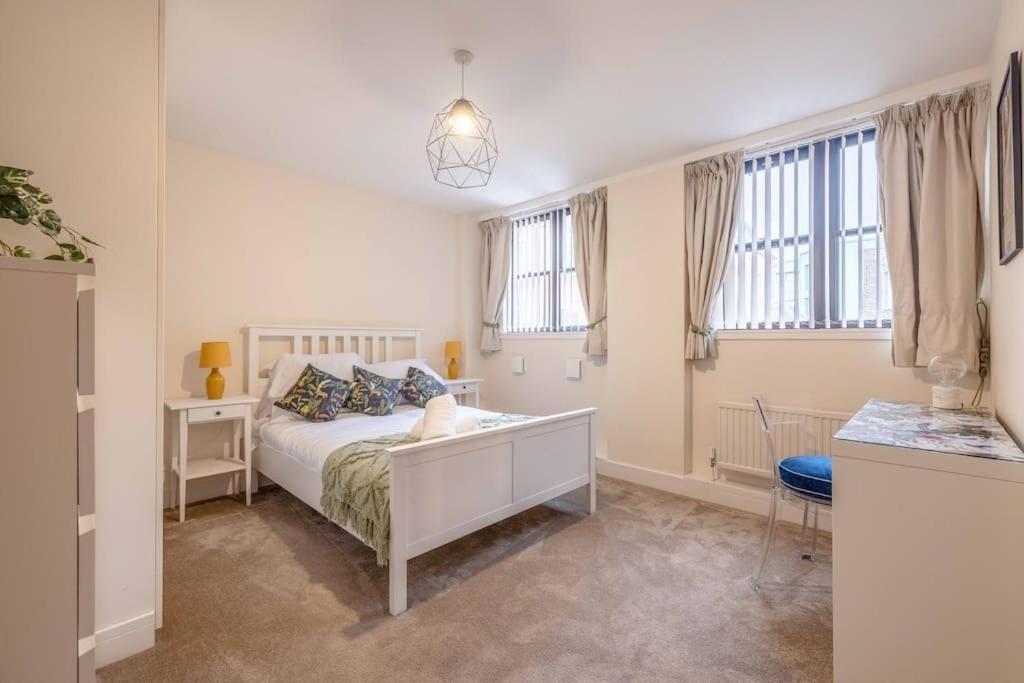 Hidden Gem With Castle Views & Parking Appartement *