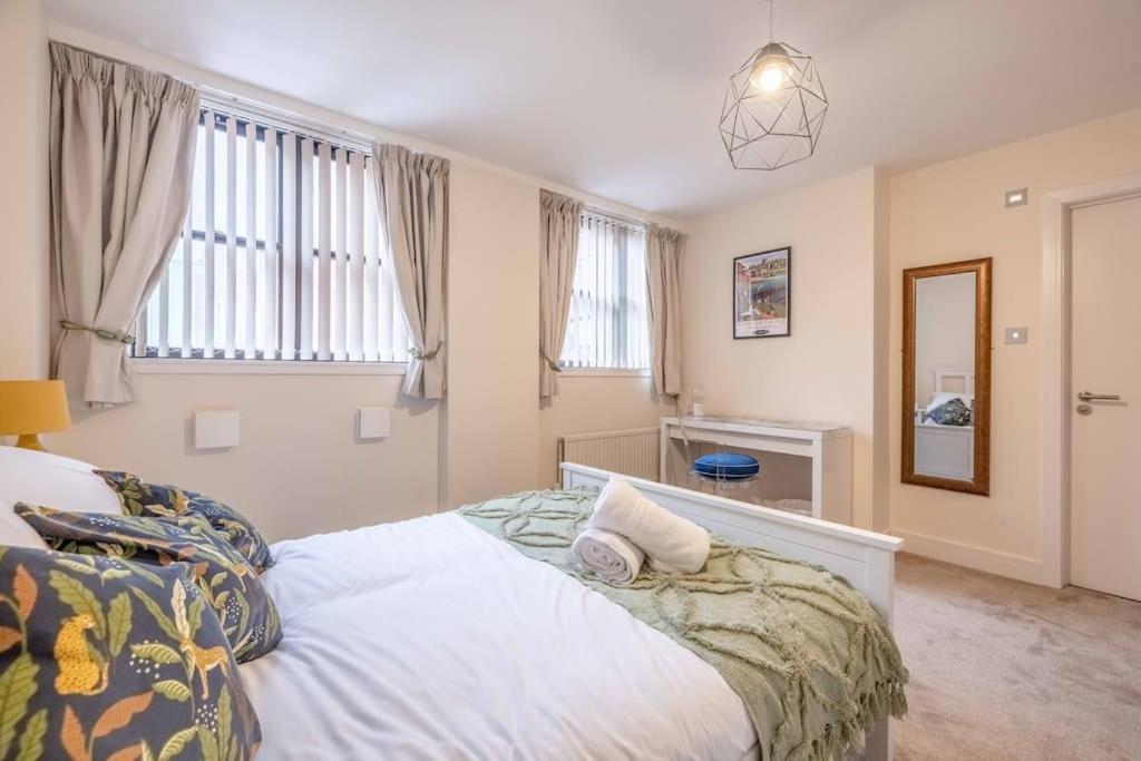 Hidden Gem With Castle Views & Parking Appartement *